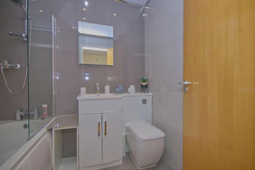 Alluring 2 Bedroom Leeds City Centre Apartment- Self Check-In,Balconied Apartment Ngoại thất bức ảnh